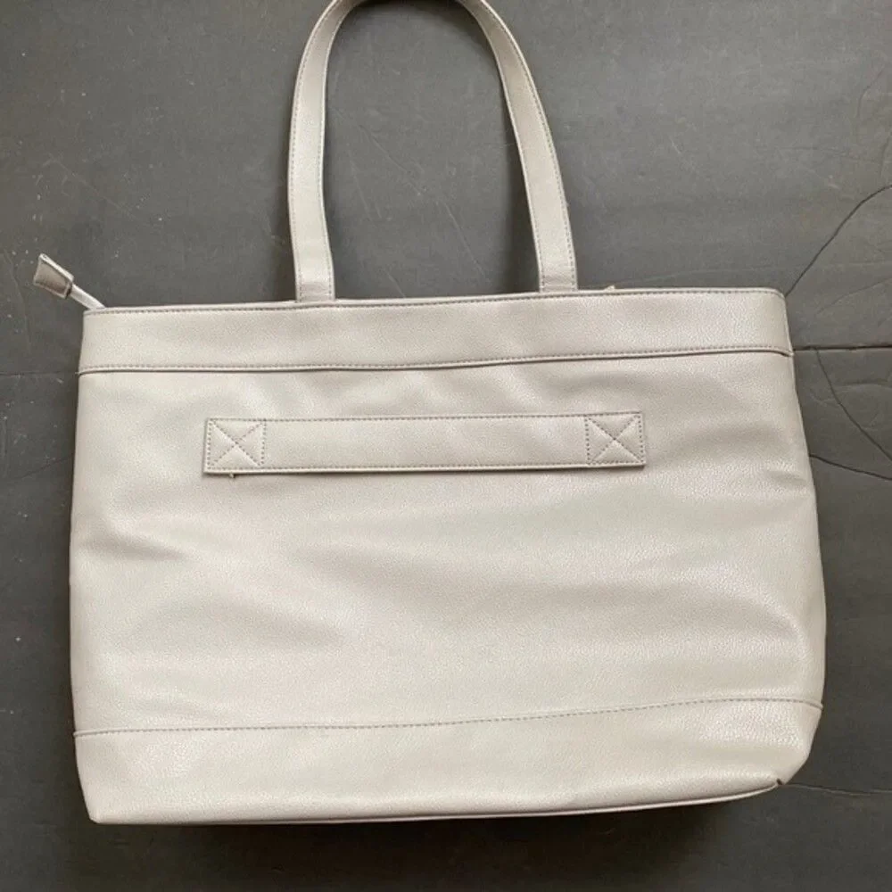 Reaction Kenneth Cole Women Leather Pebbled 15